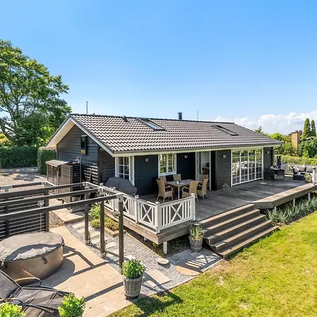 Leea - 100m From The Sea By Interhome *