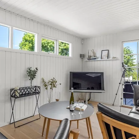 Leea - 100m From The Sea By Interhome