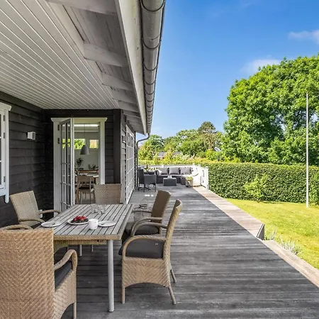 Leea - 100m From The Sea By Interhome *